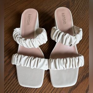kensie Cream Ruched sandals with heel size 7.5 - EUC!